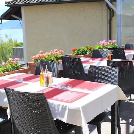 ゲストハウス Ristorante San Martino ロンコ・ソプラ・アスコナ